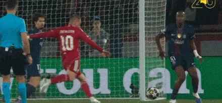 半岛体育官方网站-麦卡利斯特起脚劲射，帕乔防守时手臂碰到皮球